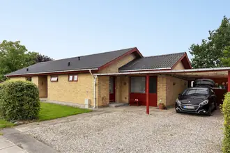 Villa på Tjørnevej 2, 4960 Holeby