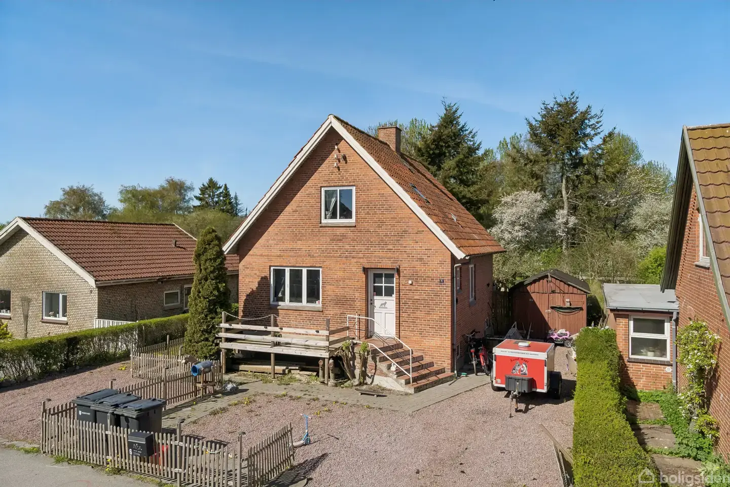Charmerende villa med stor have, god kælder og attraktiv beliggenhed