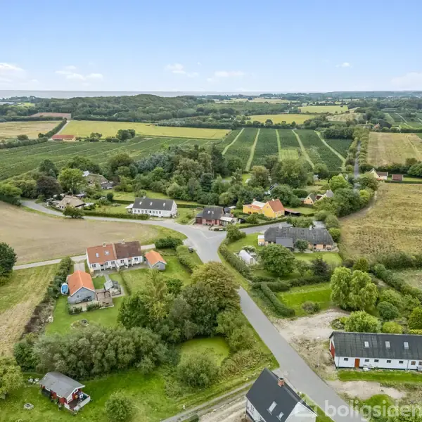 Plantegning viser et værelse til højre med teksten "Værelse 3,00 m," og et repos til venstre med "Repos 3,70 m." Der er en trappe forbundet til reposet.