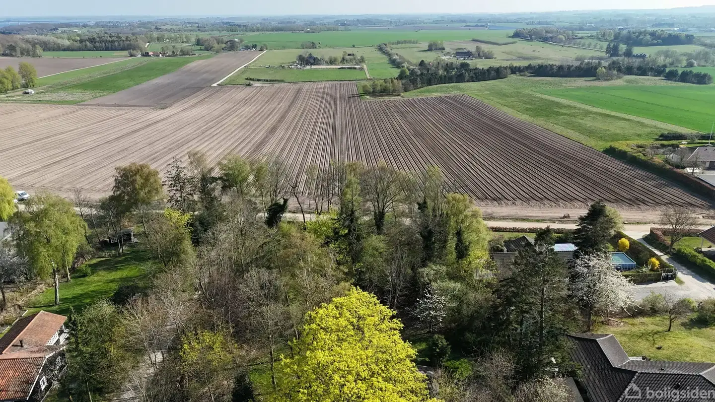 Helårsgrund på Fyrrekrogen 3, 3630 Jægerspris