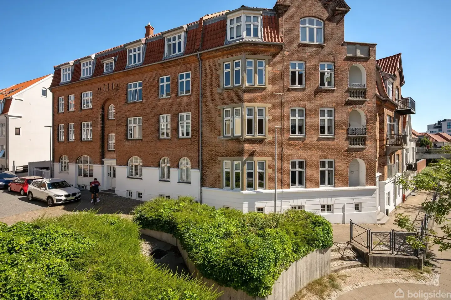 Rummelig lejlighed med central beliggenhed