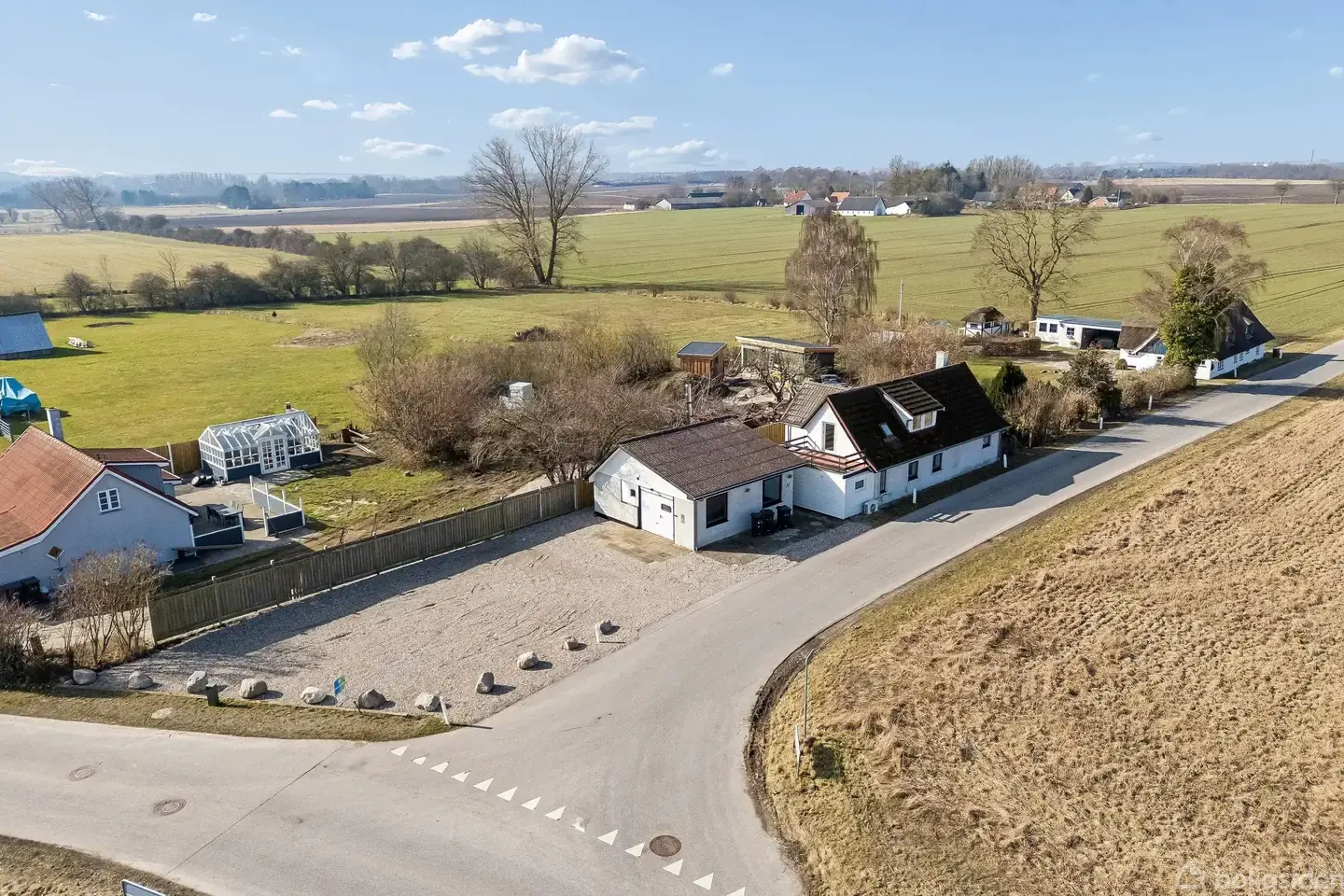 Indflytningsklar landvilla med stor garage