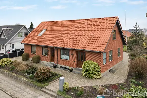 Familievenlig villa i hjertet af Snejbjerg