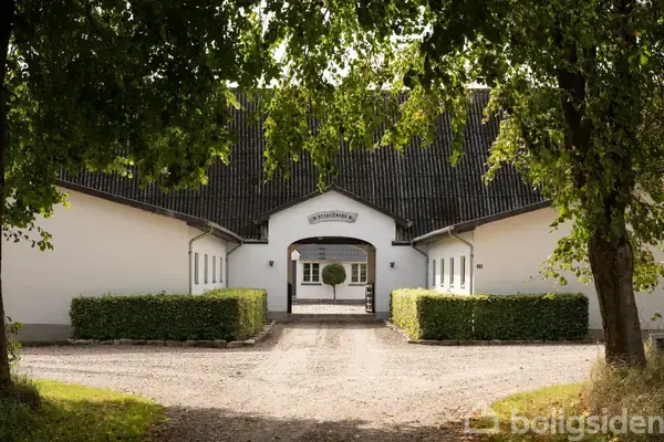 Landejendom på Rodelundvej 13, 8680 Ry