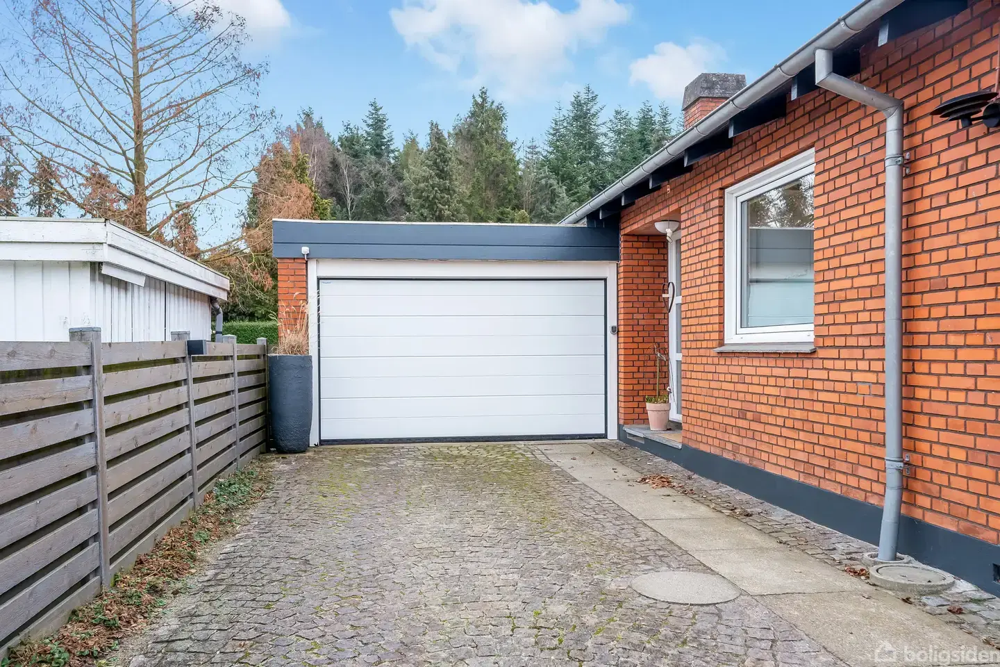 Stort og rummeligt 1-plans hus med central beliggenhed!