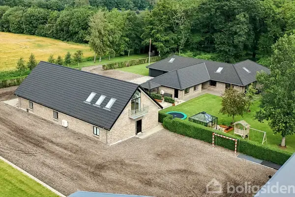 Landejendom på Skovlunden 140, 7323 Give