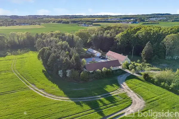 Landejendom på Skovlundvej 13, 8541 Skødstrup