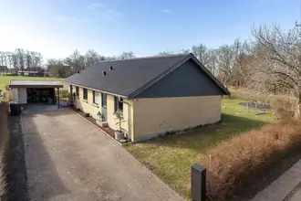 Villa på Kærsangervej 8, 9352 Dybvad