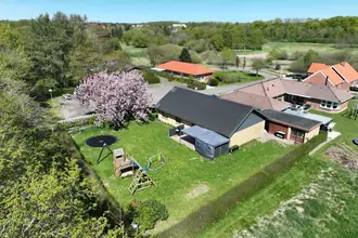 Villa på Kærsangervej 8, 9352 Dybvad