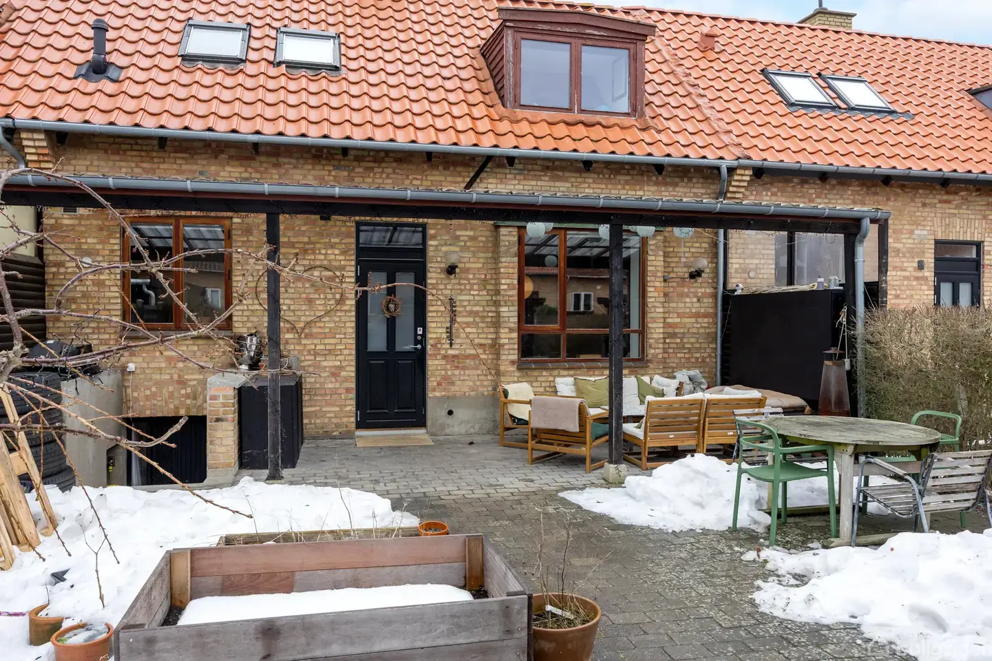 Indflytningsklart rækkehus i attraktivt og børnevenligt kvarter med tilbygning