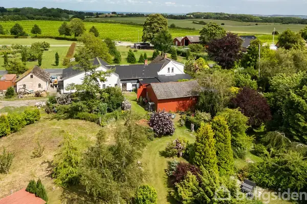 Landejendom på Landevejen 203, 5874 Hesselager