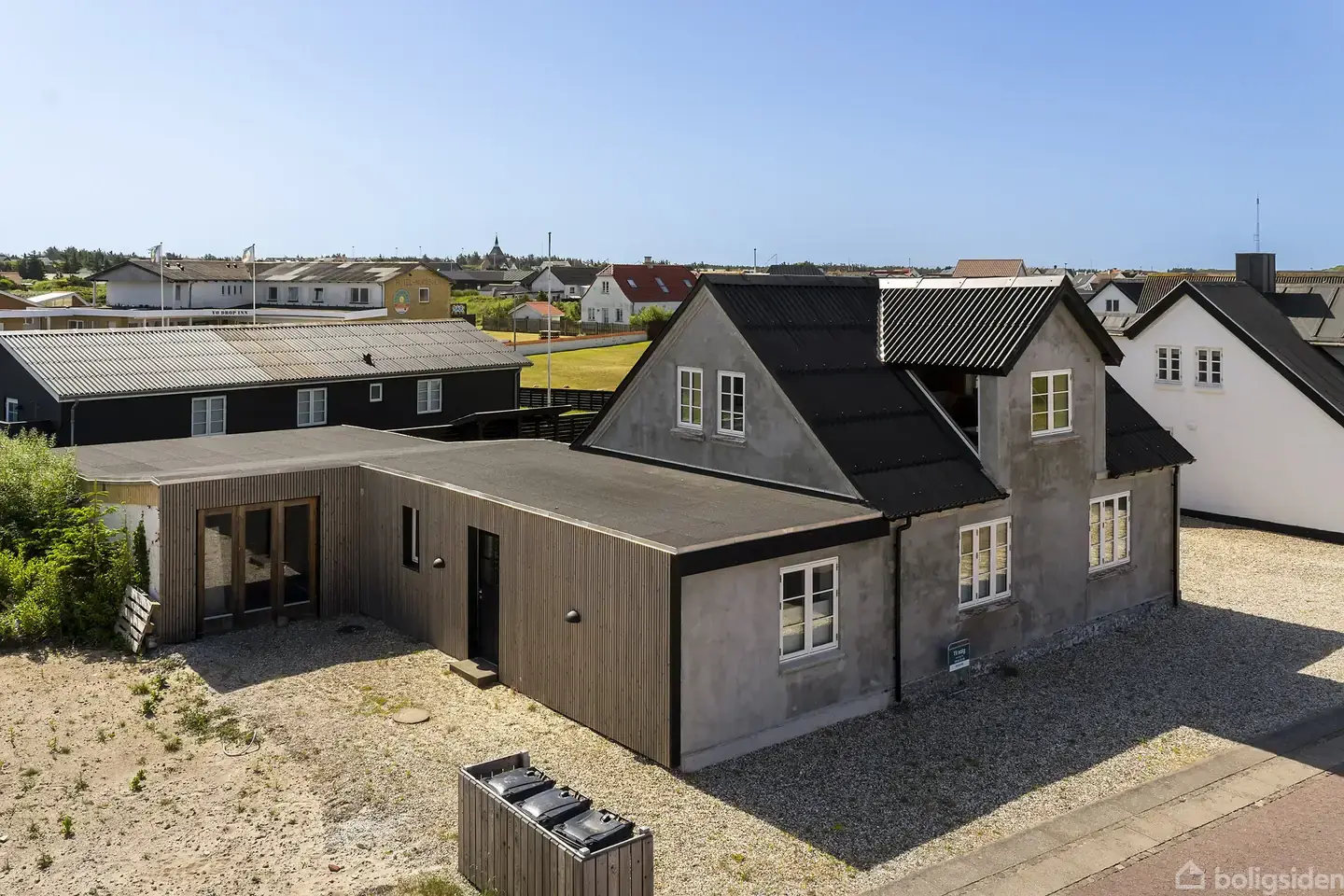 Stemningsfuld villa med moderne tilbygning midt i Nørre Vorupør - Visning 4