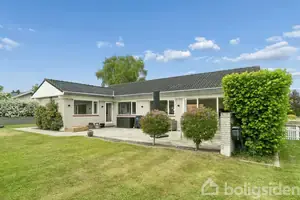 Villa på Søndermarken 77, 8382 Hinnerup