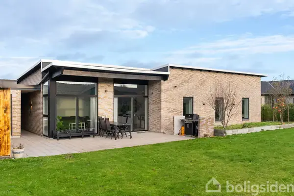 Villa på Møddebro Parkvej 185, 8355 Solbjerg