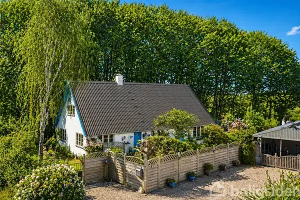 Landlig idyl med masser af plads – kort afstand til Esbjerg og Varde