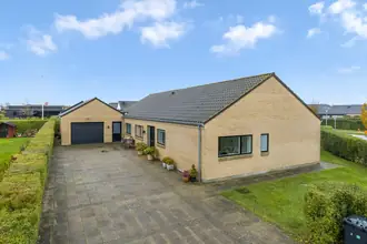 Villa på Vesterdamsvænget 114, Lind, 7400 Herning