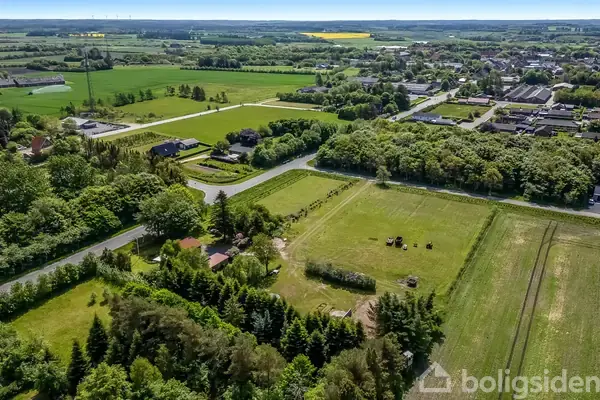 Landejendom på Damhusvej 3, 7570 Vemb