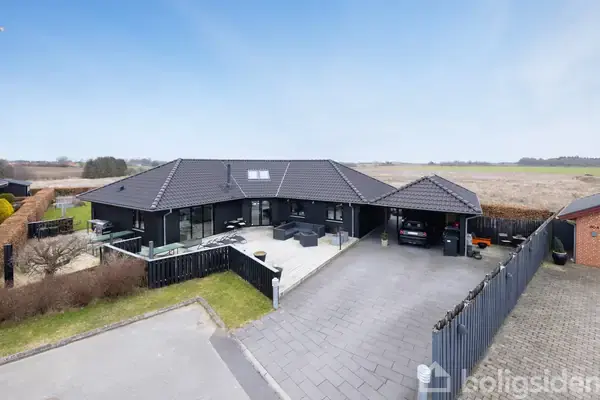Villa på Møllebakken 80B, 8471 Sabro