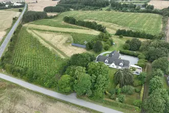 Landejendom på Holdensgårdvej 5, Voerså, 9300 Sæby