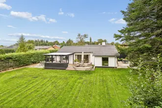 Villa på Slåenvej 2, Høll, 7080 Børkop