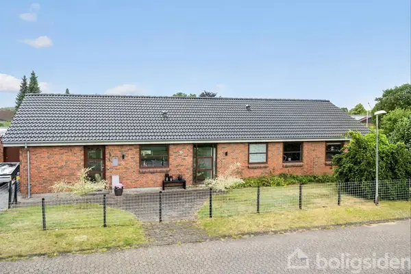Villa på Jupitervej 10, 8723 Løsning