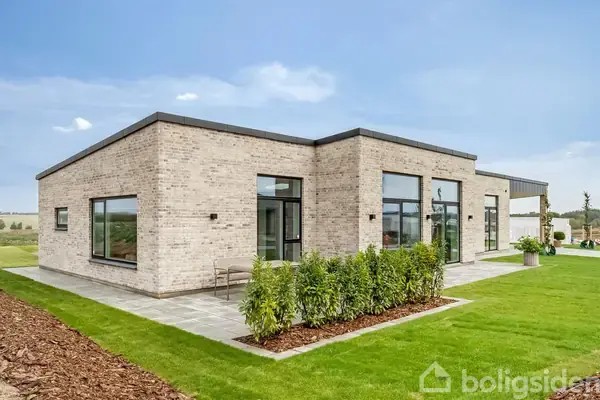 Villa på Løvsangervej 25, 8382 Hinnerup