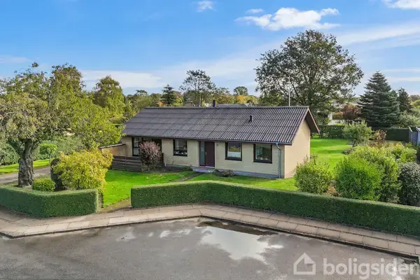 Villa på Henriksvej 13, 9320 Hjallerup
