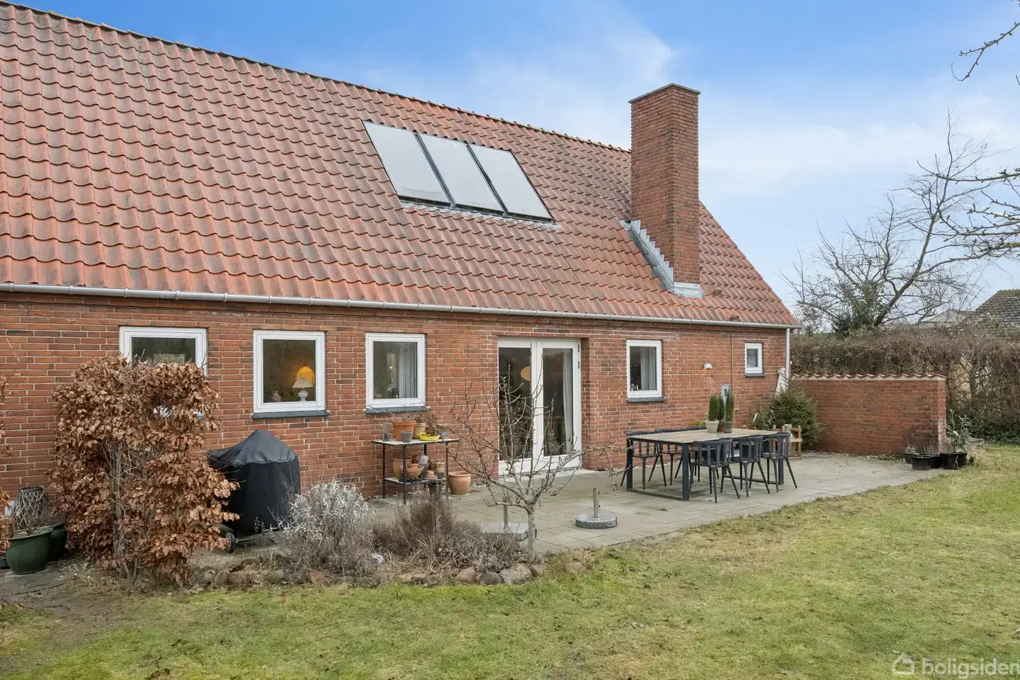 Stort hyggeligt hus med børnevenlig beliggenhed