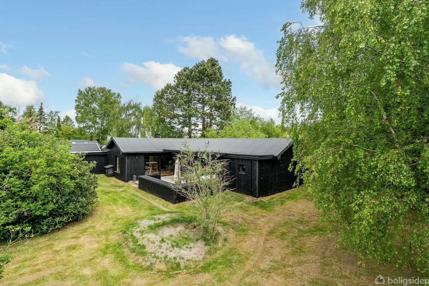 Charmerende og nyrenoveret sommerhus