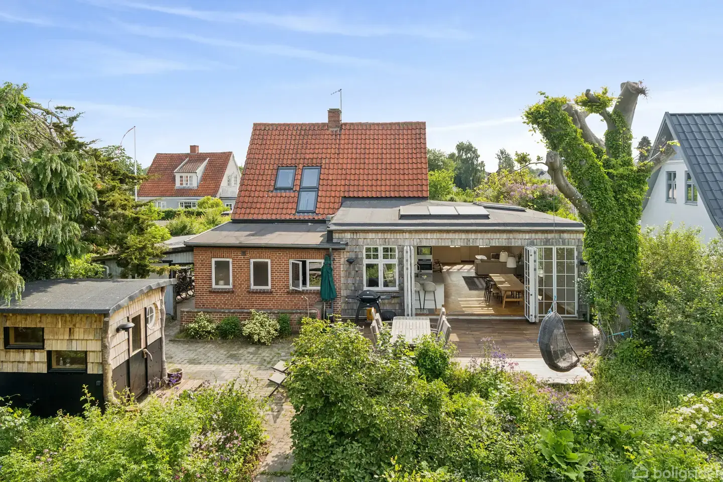 Superflot og renoveret hus på rolig placering
