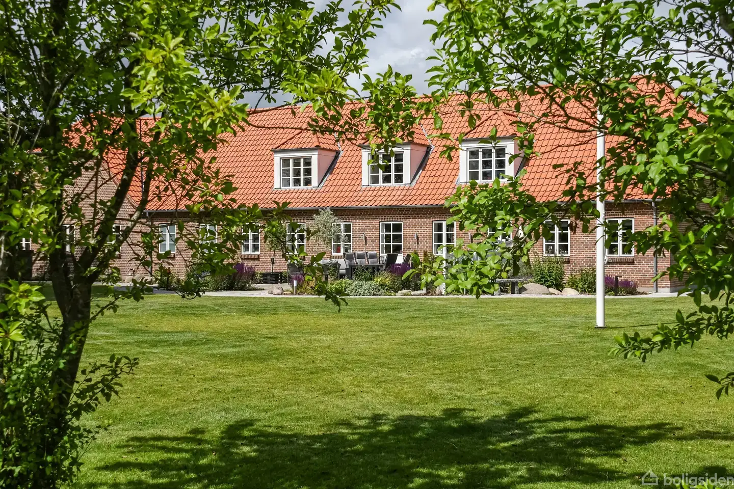Landejendom på Holmvej 1, 6990 Ulfborg