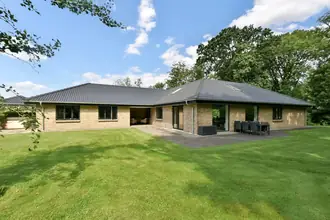 Landejendom på Skovlunden 140, Thyregod, 7323 Give