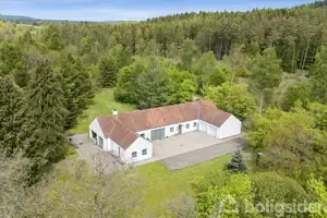 Landejendom på Højlundvej 3, 8660 Skanderborg
