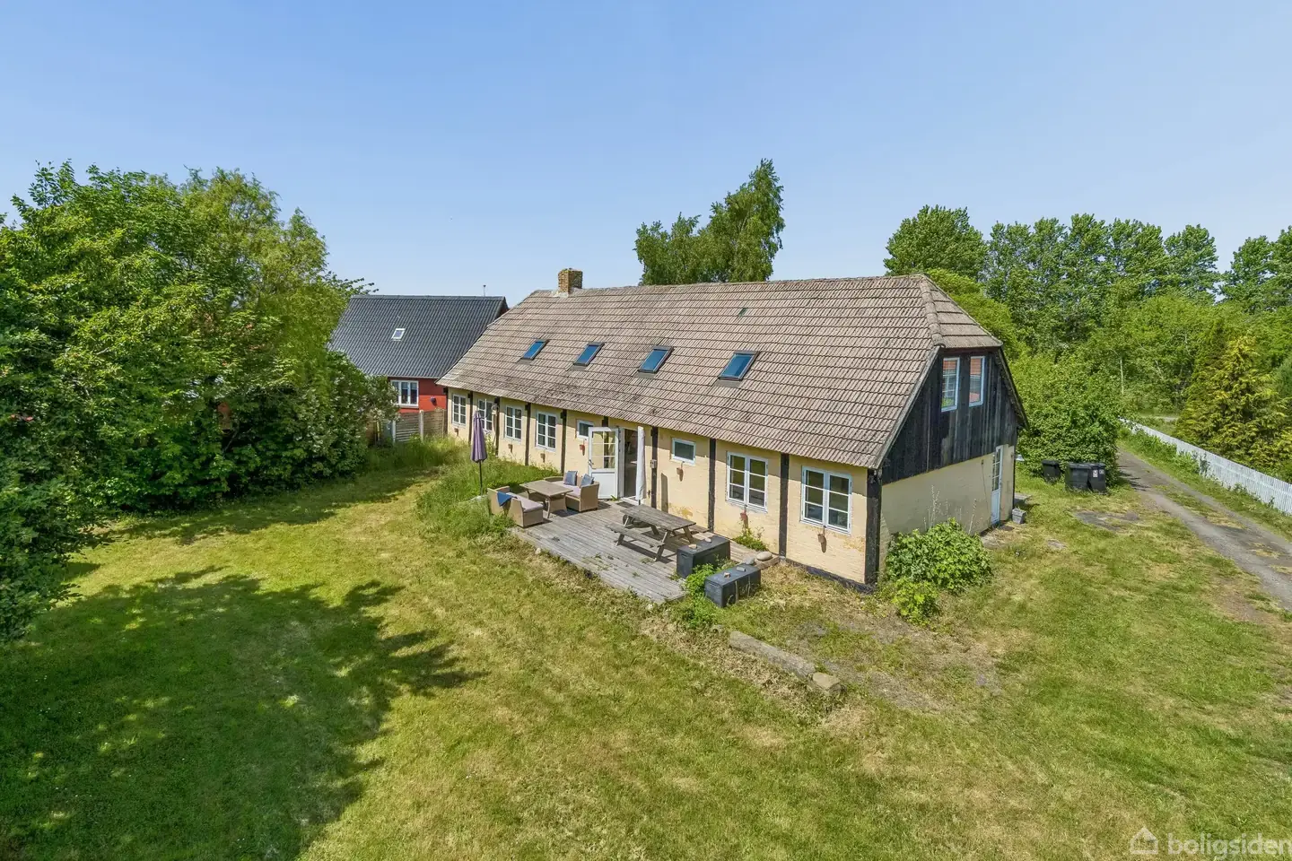 Charmerende bindingsværkshus uden bopælspligt – 208 m² midt på Bornholm