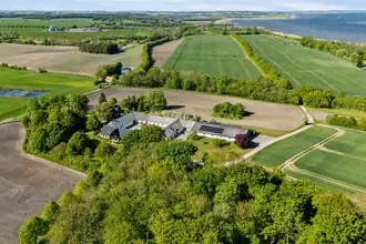 Landejendom på Holkvej 20, Mellerup, 8930 Randers NØ