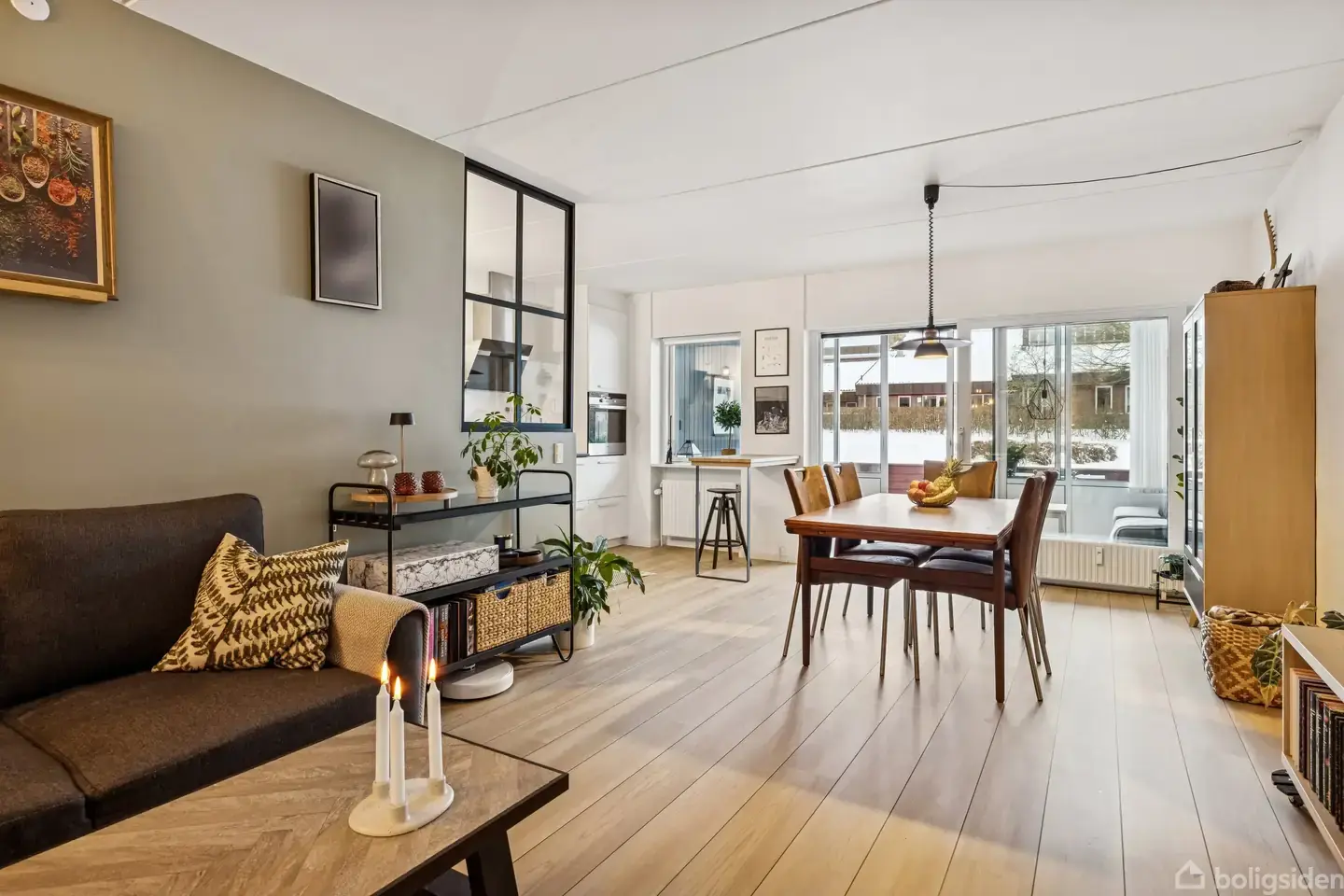 Fantastisk flot og indflytningsklar lejlighed!