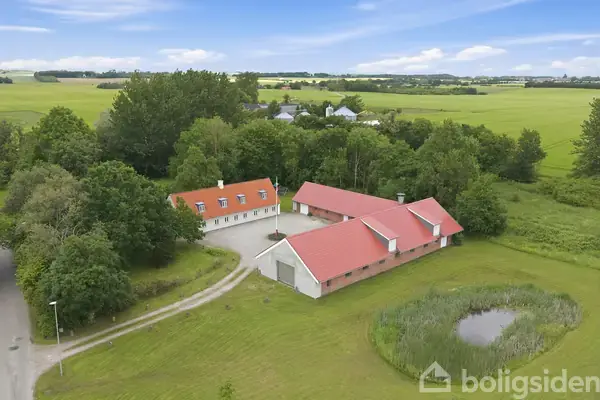 Landejendom på Mustrupvej 2, 8355 Solbjerg