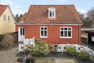 Villa på Nørre Alle 25, 9800