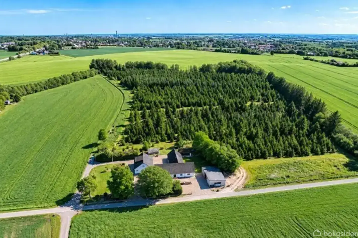 Landejendom på Erbækvej 21, 8380 Trige