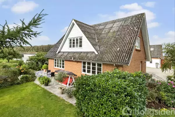 Landejendom på Hobrovej 56, 9240 Nibe