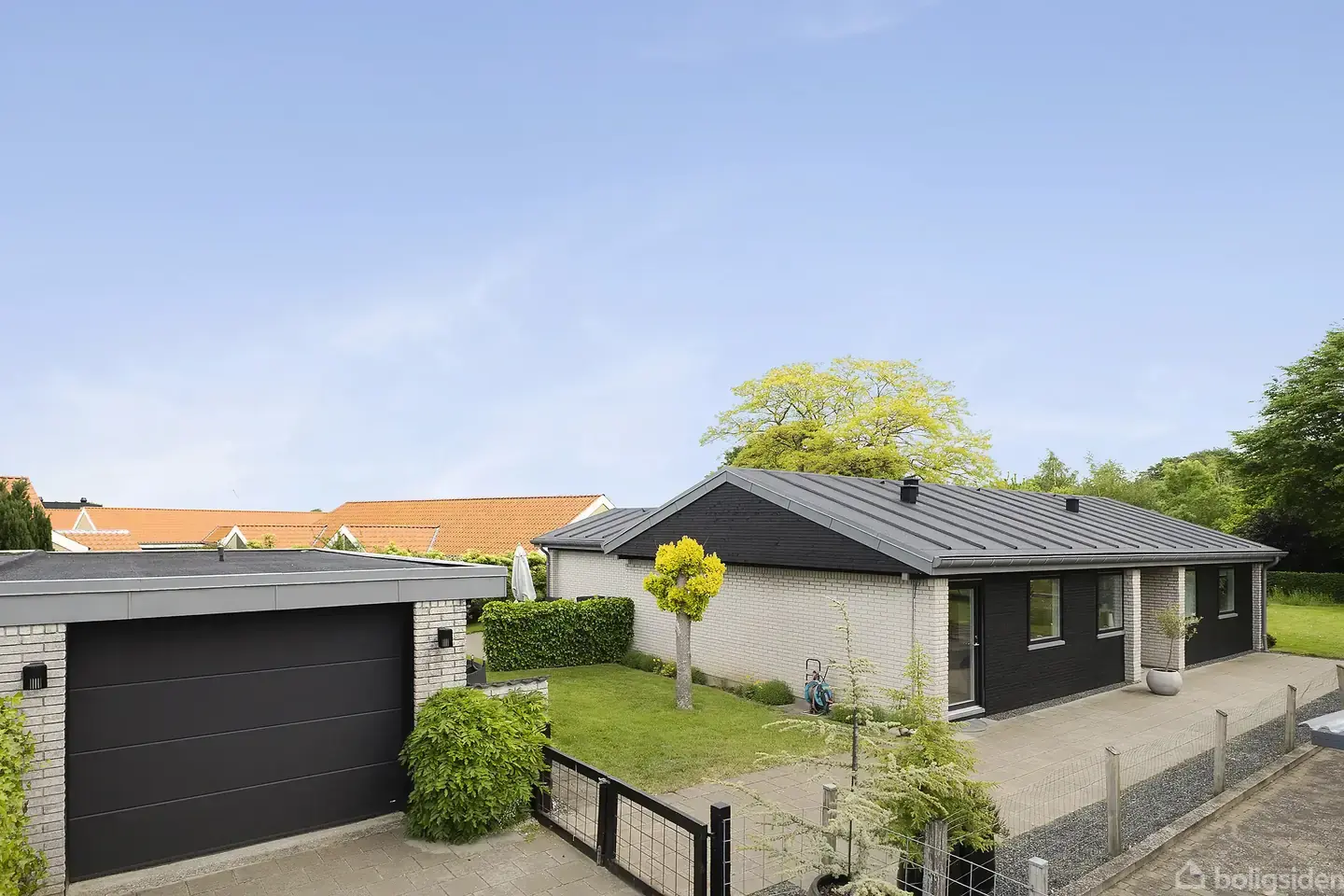 Indflytningsklar villa med god planløsning og garage