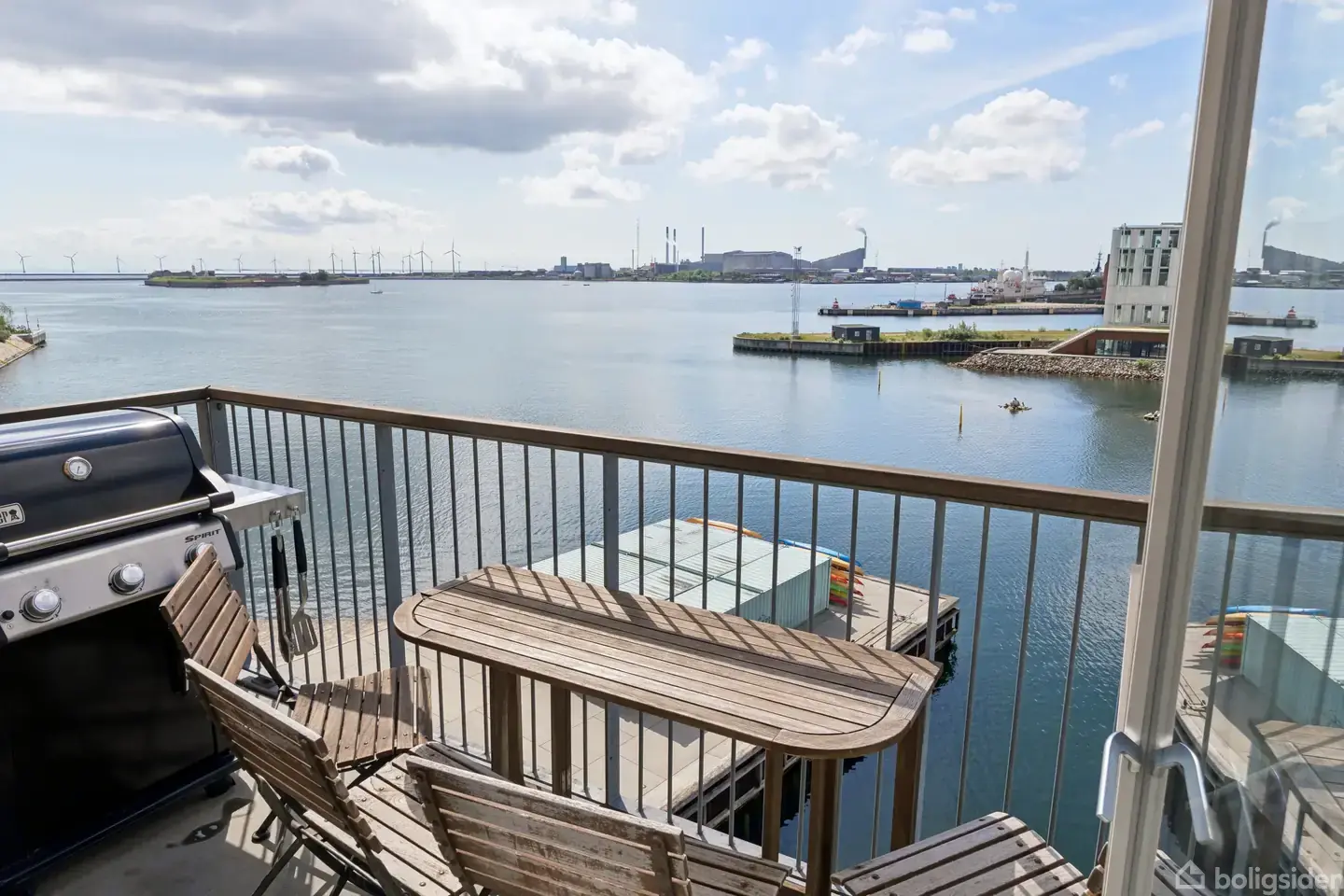 Enestående panoramaudsigt over vandet.