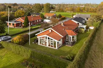 Villa på Ladegaardsvej 6, Nybøl, 6400 Sønderborg