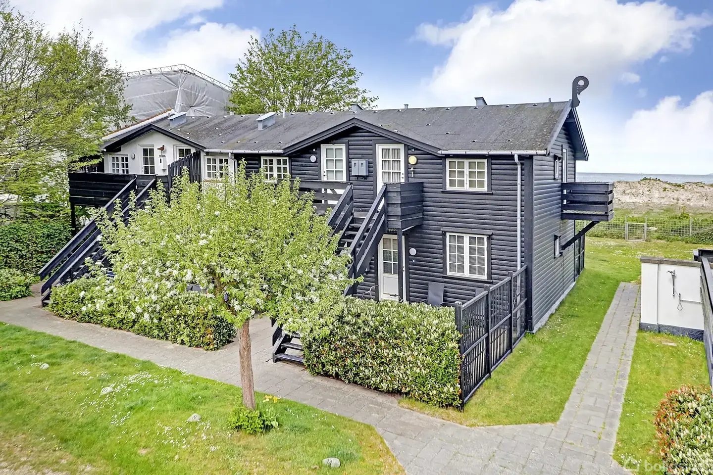 Sommerlejlighed i første række til stranden