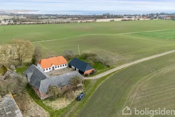 Landejendom på Overbyvej 57B, 7130 Juelsminde