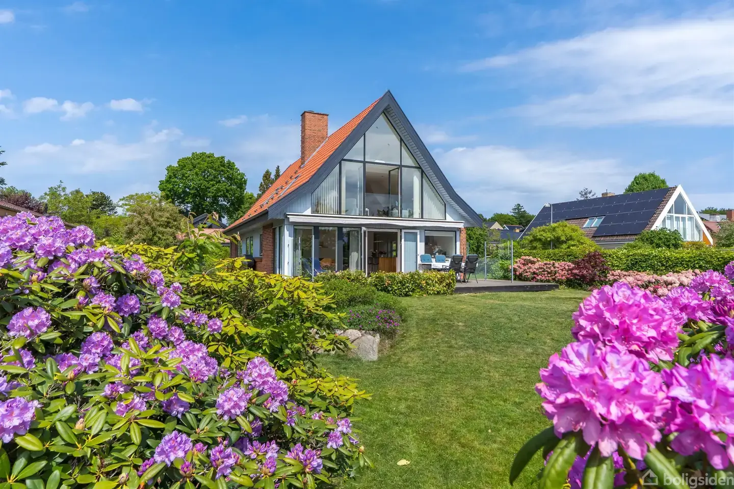 Villa med atmosfære i særklasse, gennemrenoveret i 2011. Flot udsigt til Søndersø