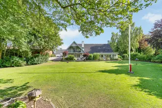 Villa på Lystrupvej 1, Lystrup, 8961 Allingåbro