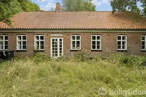 Villa på Hovedvejen 106, 6052 Viuf