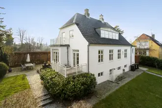 Villa på Sølystvej 8, 2930 Klampenborg