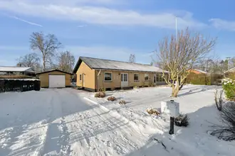 Villa på Bjørnemøllevej 18, Klemensker, 3782 Klemensker